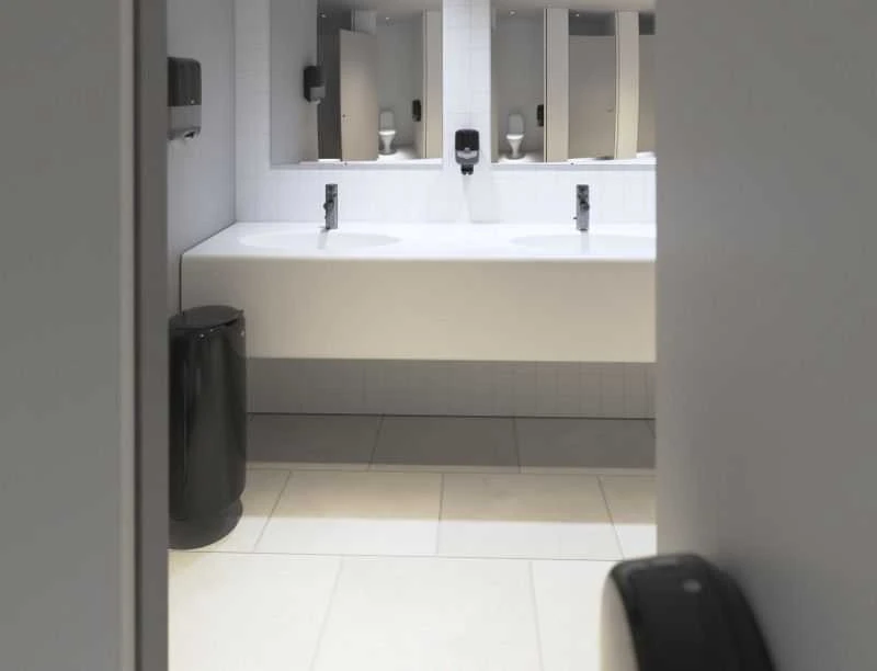 „Tork Elevation Mini“ dozatorius ZZ ir C formos rankšluosčiams, H3 - Juodas