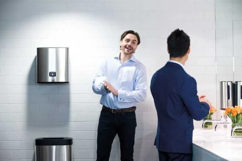 „Tork Matic®“ popierinių rankšluosčių ritinių dozatorius su „Intuition™“ jutikliu