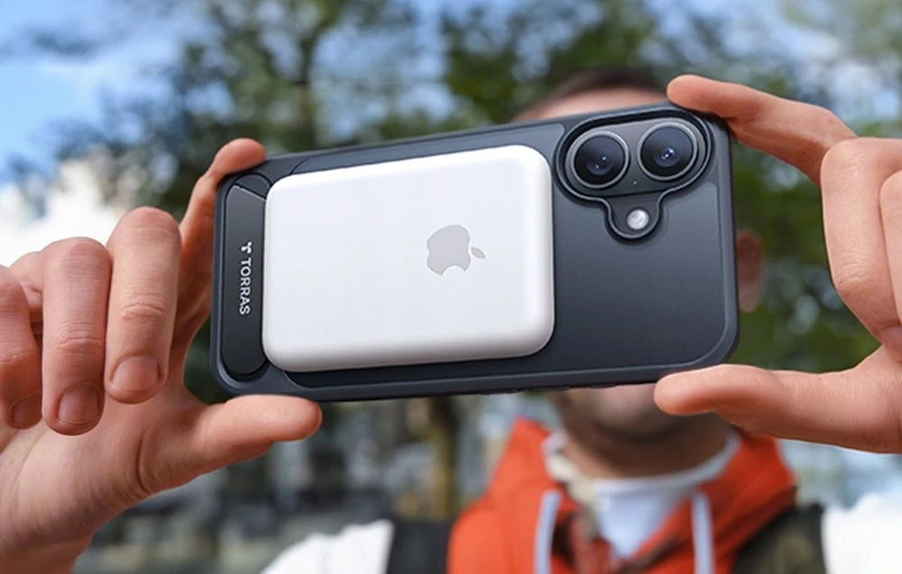 Dėklas Torras Pstand Series Case for iPhone 16 (juodas)
