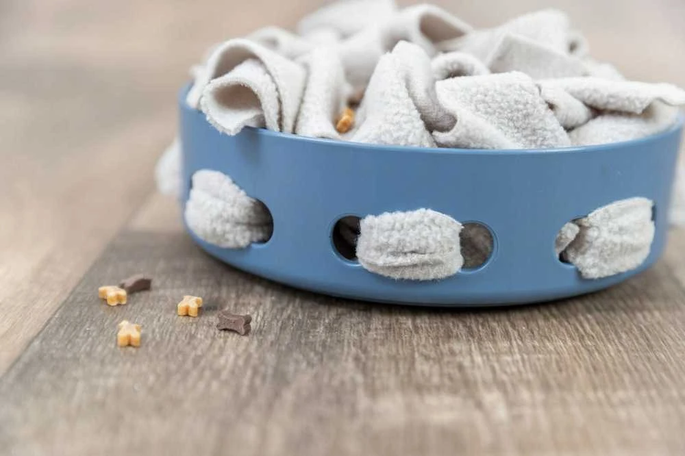 Trixie šunų aktyvumo dubenėlis „Hide'n'Sniff“, lavinamasis žaislas šunims, plastikinis, 18 cm