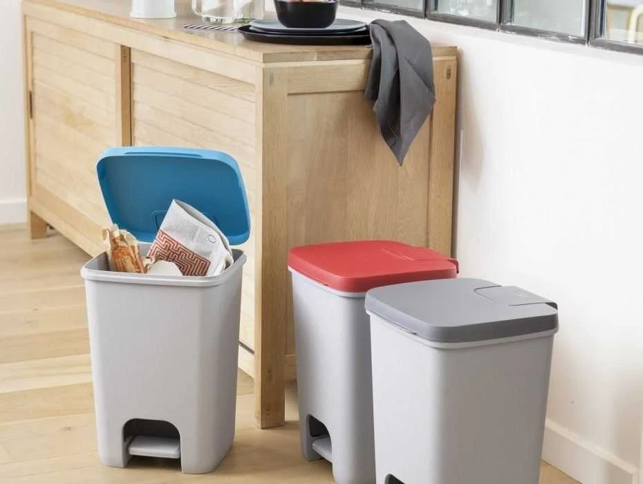 Keter CURVER ŠIUKŠLIADĖŽĖ ESSENTIALS 20L