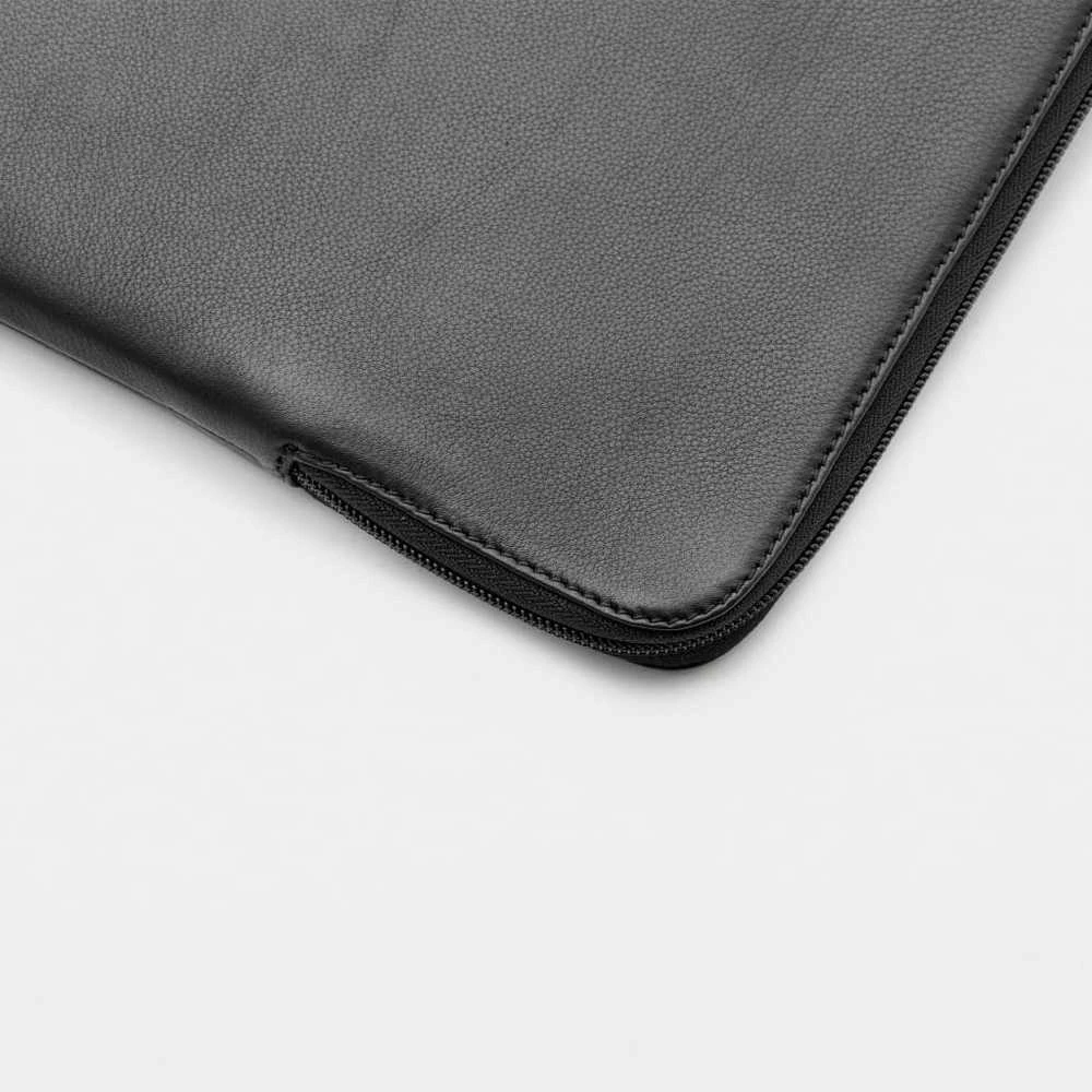 Trunk Leather Sleeve do MacBook 14" juodas