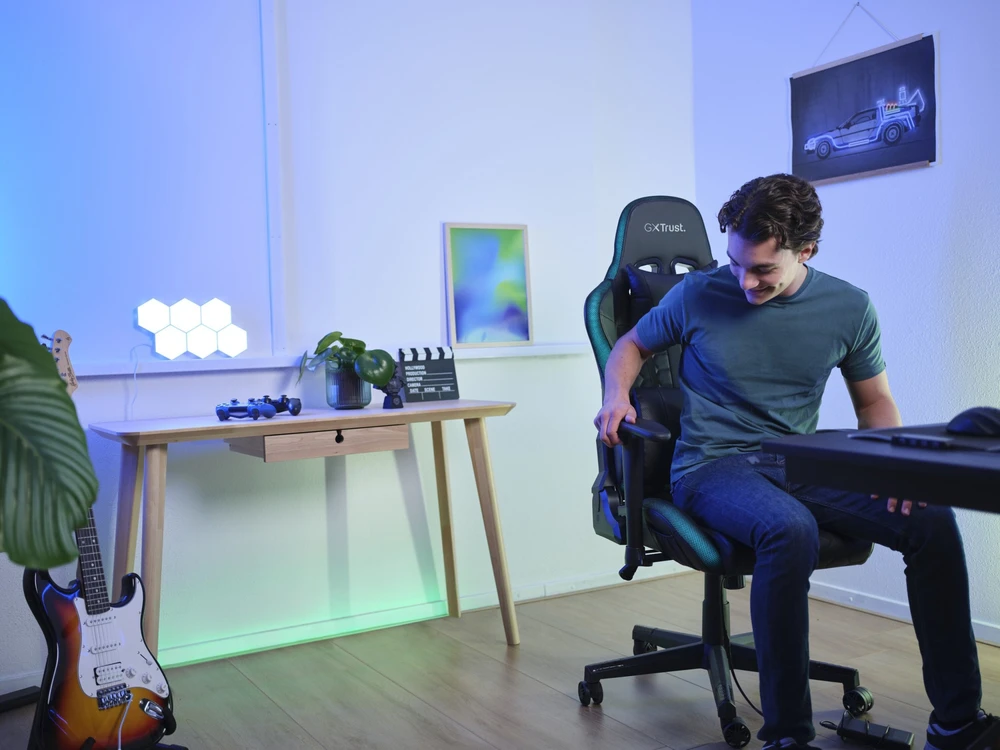 TRUST GXT716 RIZZA RGB LED CHAIR