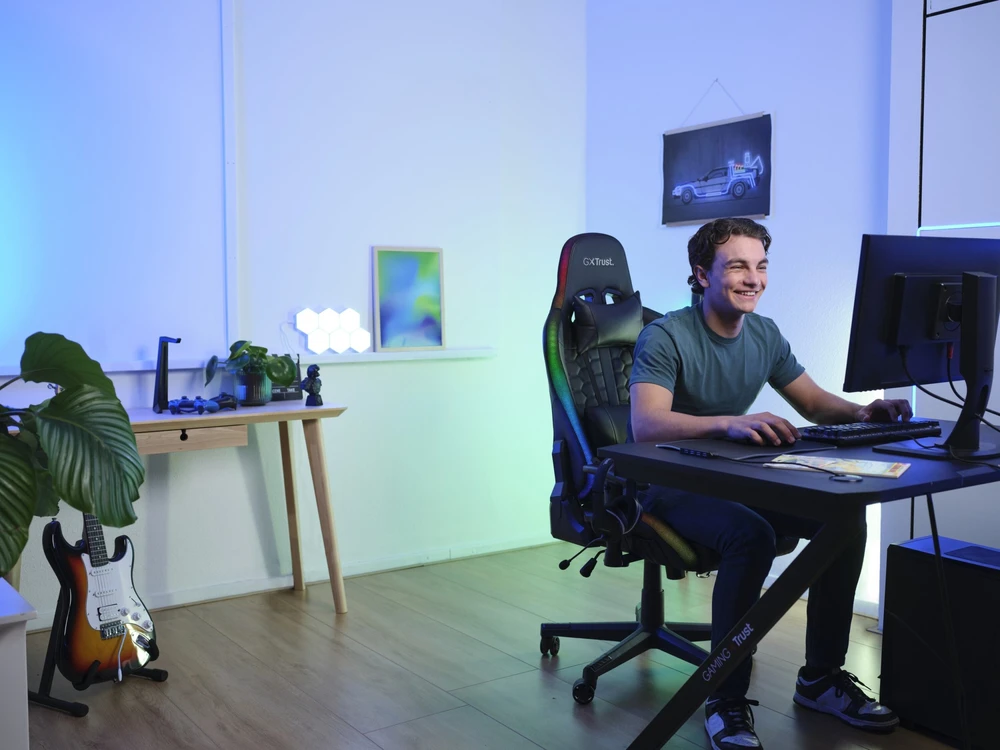 TRUST GXT716 RIZZA RGB LED CHAIR