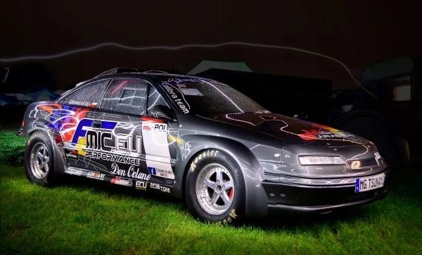 Sportinis automobilis su FMIC.eu apdaila