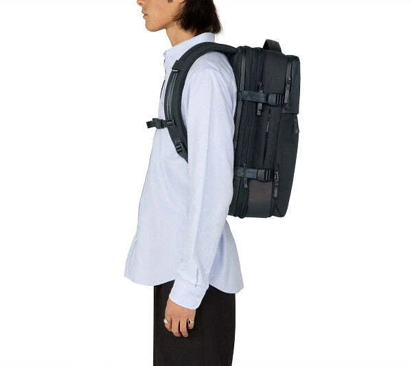 Turistinė kuprinė Incase A.R.C Travel Pack – Navy (INCO100682-NVY)