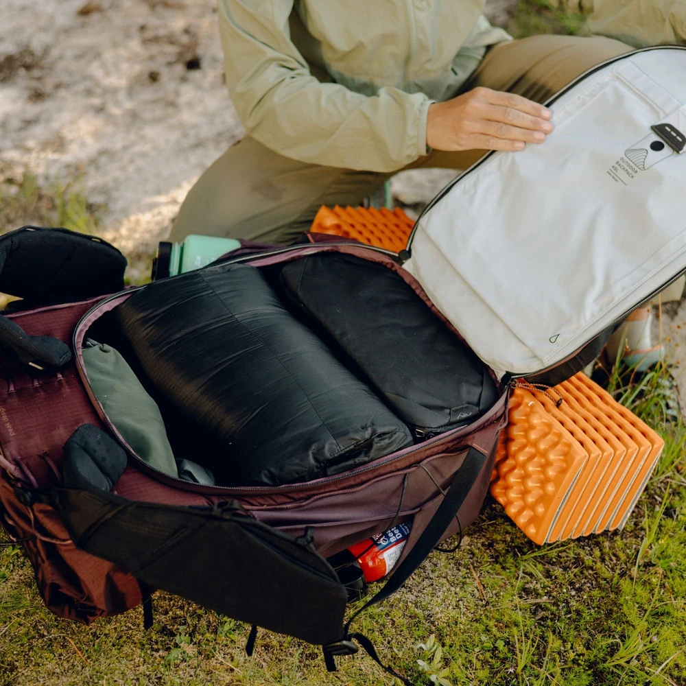 Turistinė kuprinė Peak Design Kuprinė Outdoor Backpack 45L Ciemny Fiolet