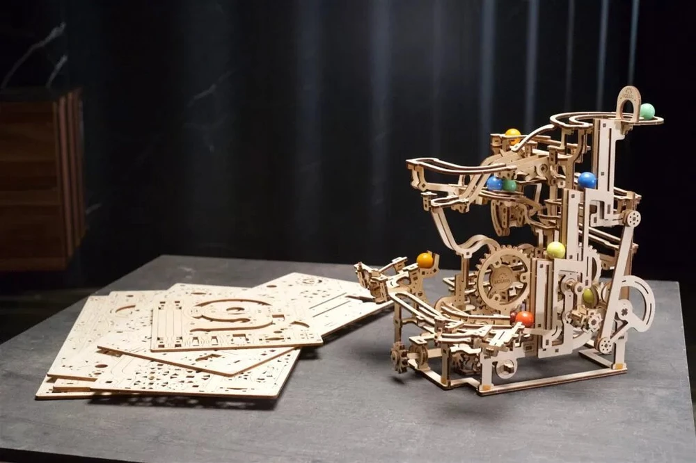 Marble Run – lygių keltuvas – mechaninis sulankstomas modelis – fanera – 315 elementų – Ugearsmodels