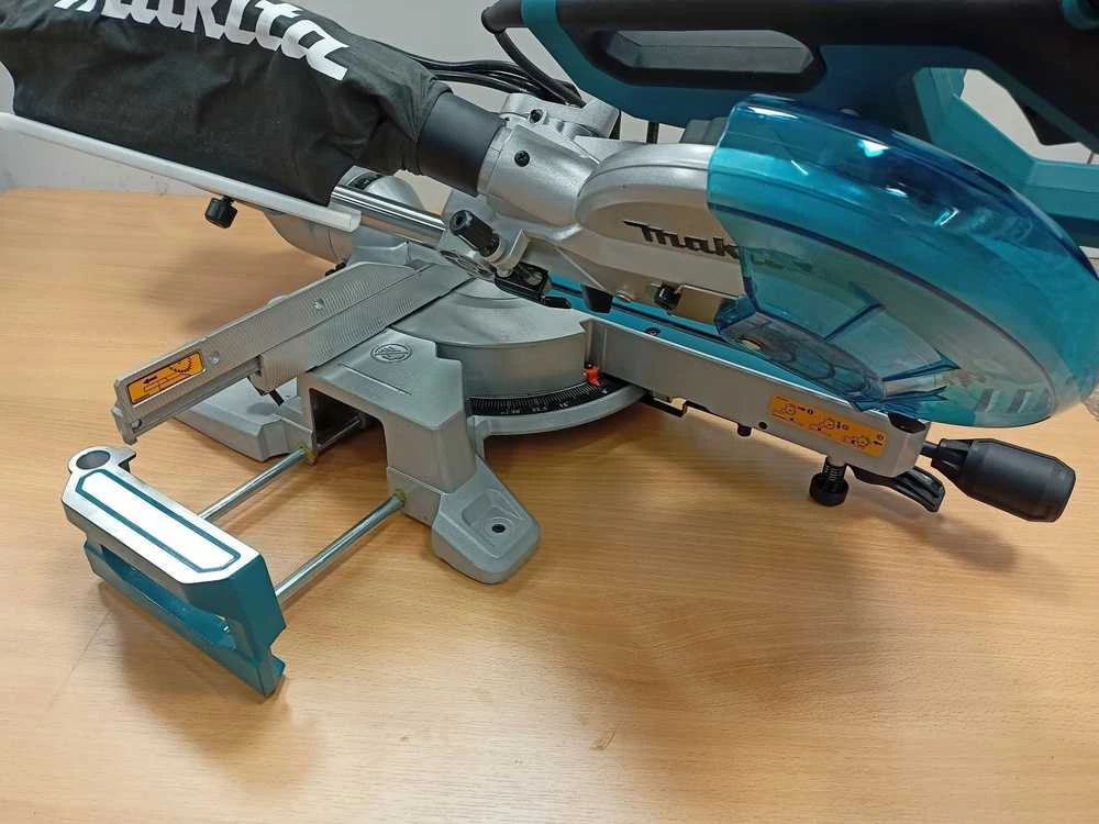 Makita Elektrinės pjovimo staklės LS1110F 1450 W • 260 mm • 4500 aps/min