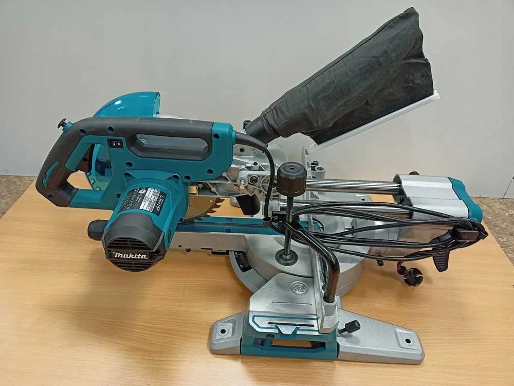 Makita Elektrinės pjovimo staklės LS1110F 1450 W • 260 mm • 4500 aps/min