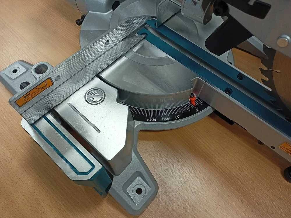 Makita Elektrinės pjovimo staklės LS1110F 1450 W • 260 mm • 4500 aps/min