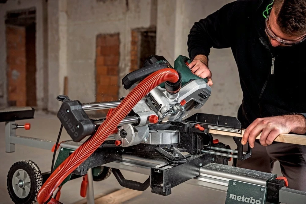 Skersinio pjovimo staklės Metabo KGS 216 M