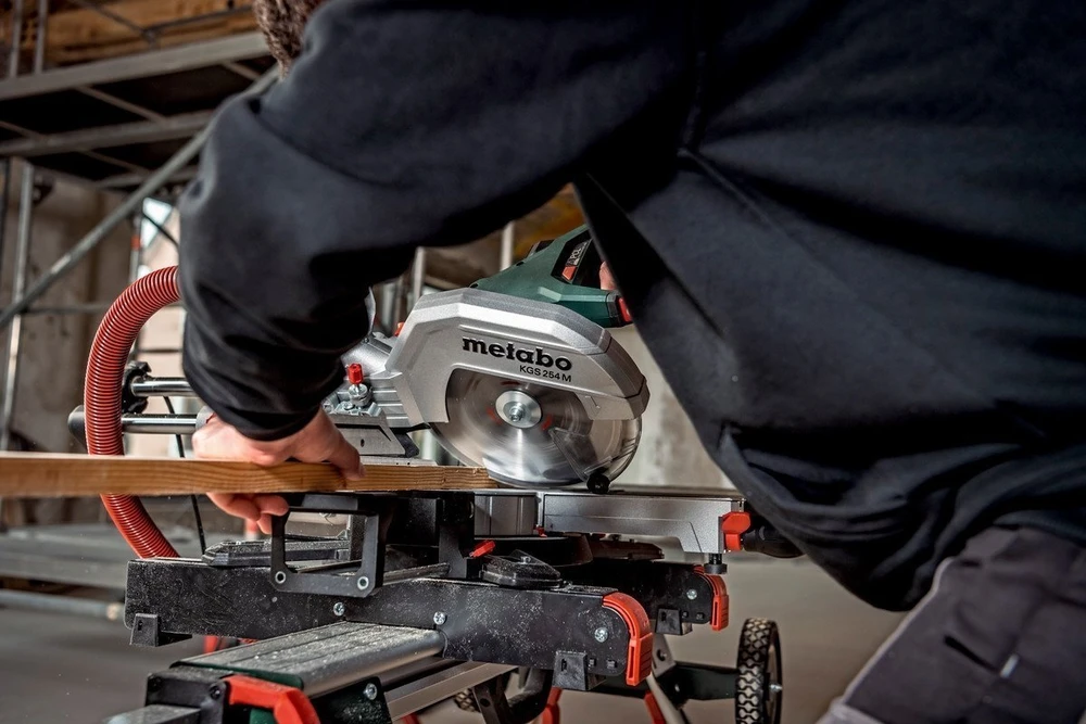 Metabo Skersinio pjovimo staklės KGS 254 M 1800W 92x305mm
