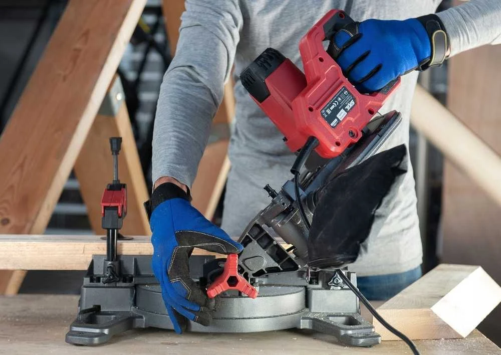 Skil Red Skersinio pjovimo staklės Skil 1305AA; 1600 W
