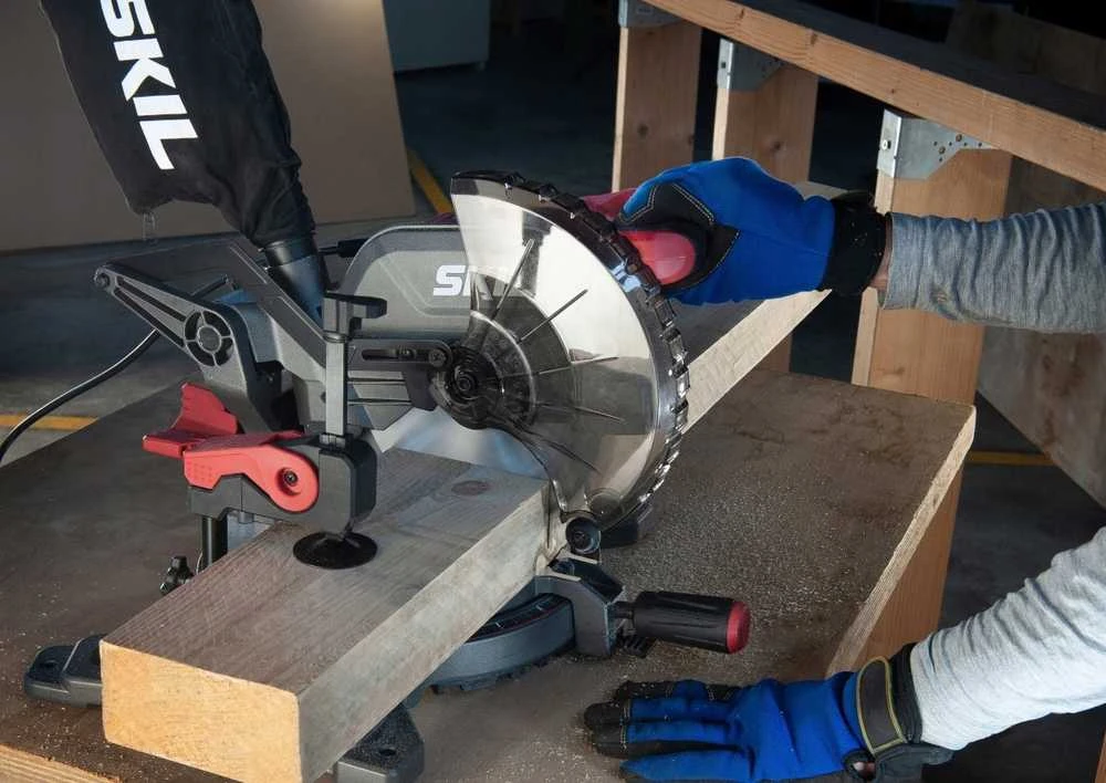 Skil Red Skersinio pjovimo staklės Skil 1305AA; 1600 W
