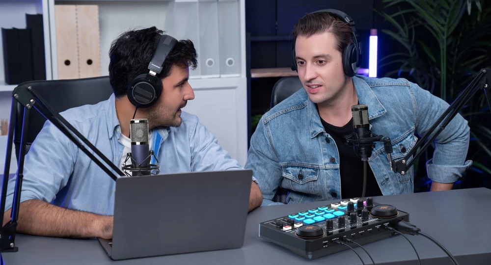 Ulanzi Konsolė Kontroler Transmisji Do Studia Maišytuvas Audio Streaming Podcast Vlog / Mi-2