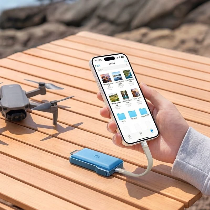 Ulanzi Skaitytuvas Kart Sd Microsd Usb-c 312 Mb/s + Dėklas Na 8 Kart 2w1 Ulanzi / Dc01 / Juodas