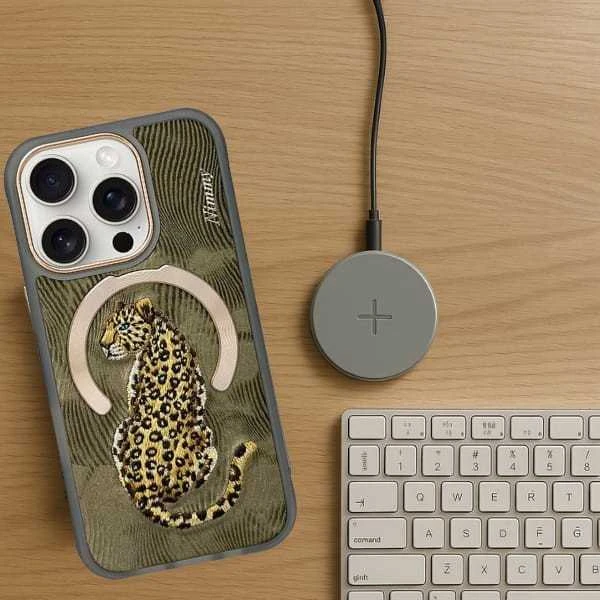 Dėklas Nimmy Magnetic Fantasy Animal MagSafe skirtas Apple iPhone 16 Pro aukso spalvos