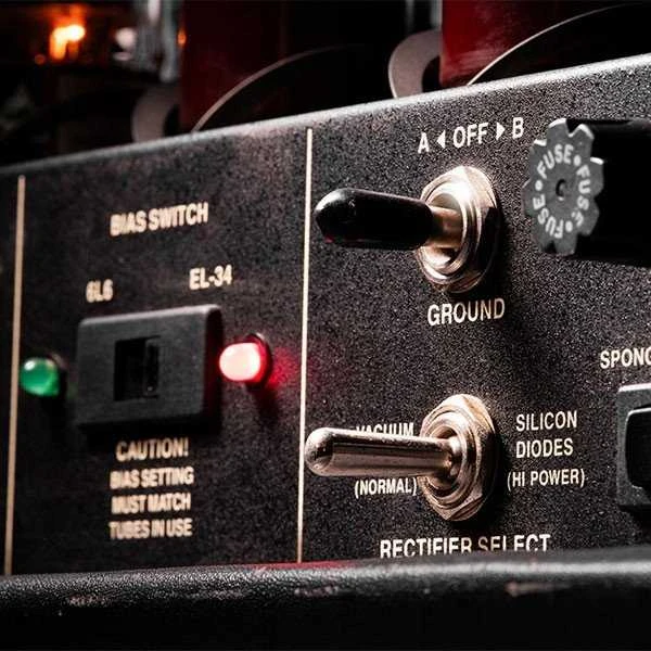 Universal Audio UA – UAFX Knuckles 92 Rev F dvigubo įrašo stiprintuvas
