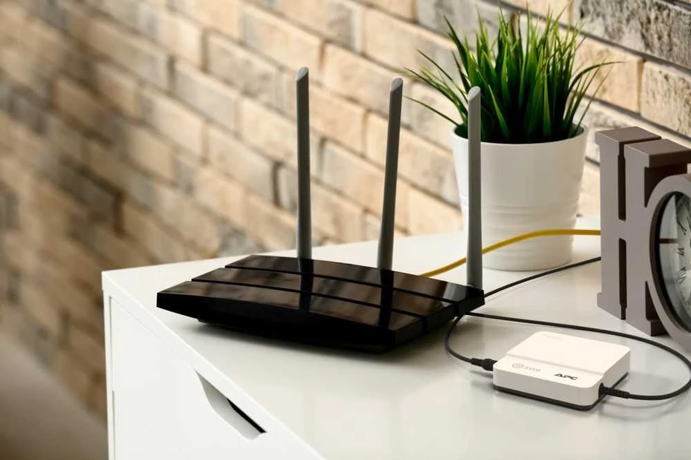 APC BACK-UPS CONNECT 12VDC 36W LITIUM-ION MINI NETWORK UPS