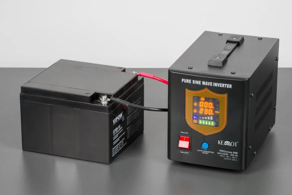 Nepertraukiamo maitinimo šaltinis 300W 12V/230VAC sinusas KEMOT - juodas