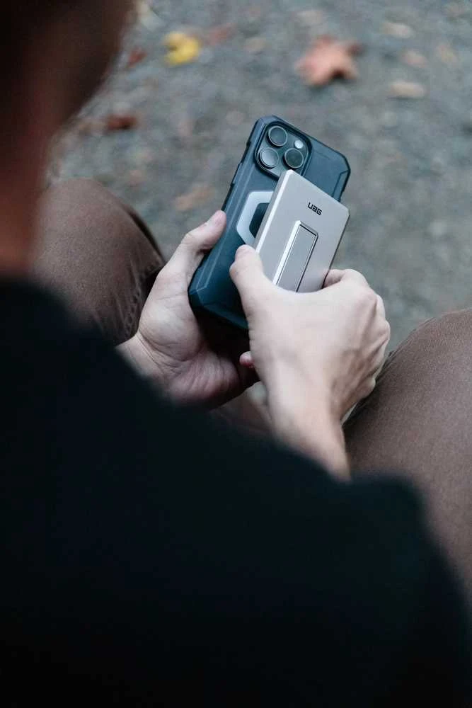 Urban Armor Gear UAG Ultra Slim 5K Baterija + Stand, Juodas/Pilkas