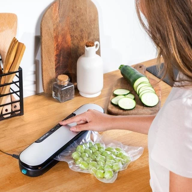 Urządzenie do pakowania próżniowego Cecotec SealVac Easy Magnetik