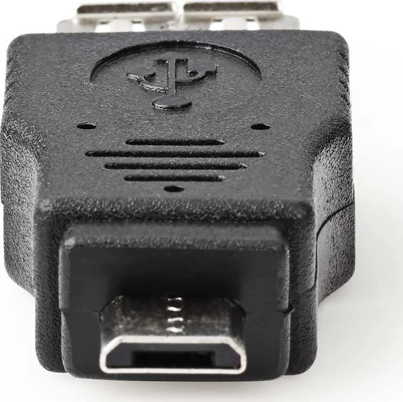 MicroUSB adapterio jungtis iš arti