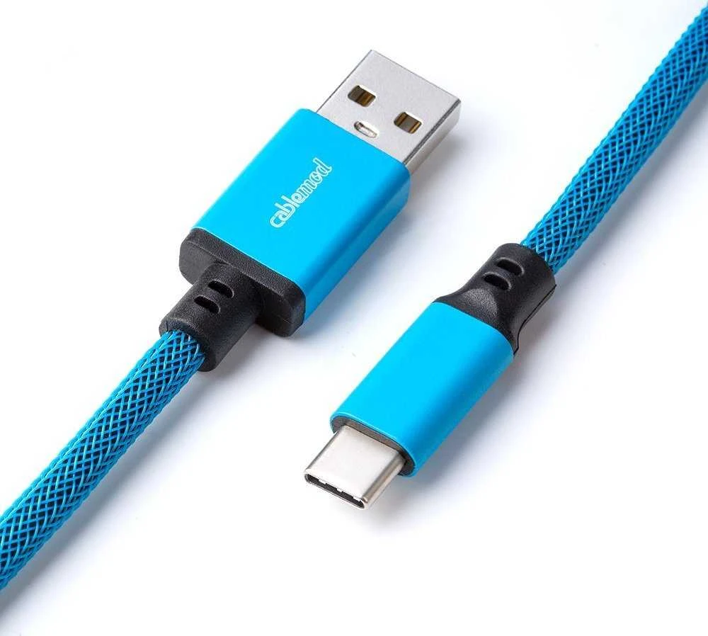 Klaviatūra CableMod PRO Coiled Cable susuktas klaviatūros laidas USB-C į USB Type A, Specturm Mėlyna – 150cm