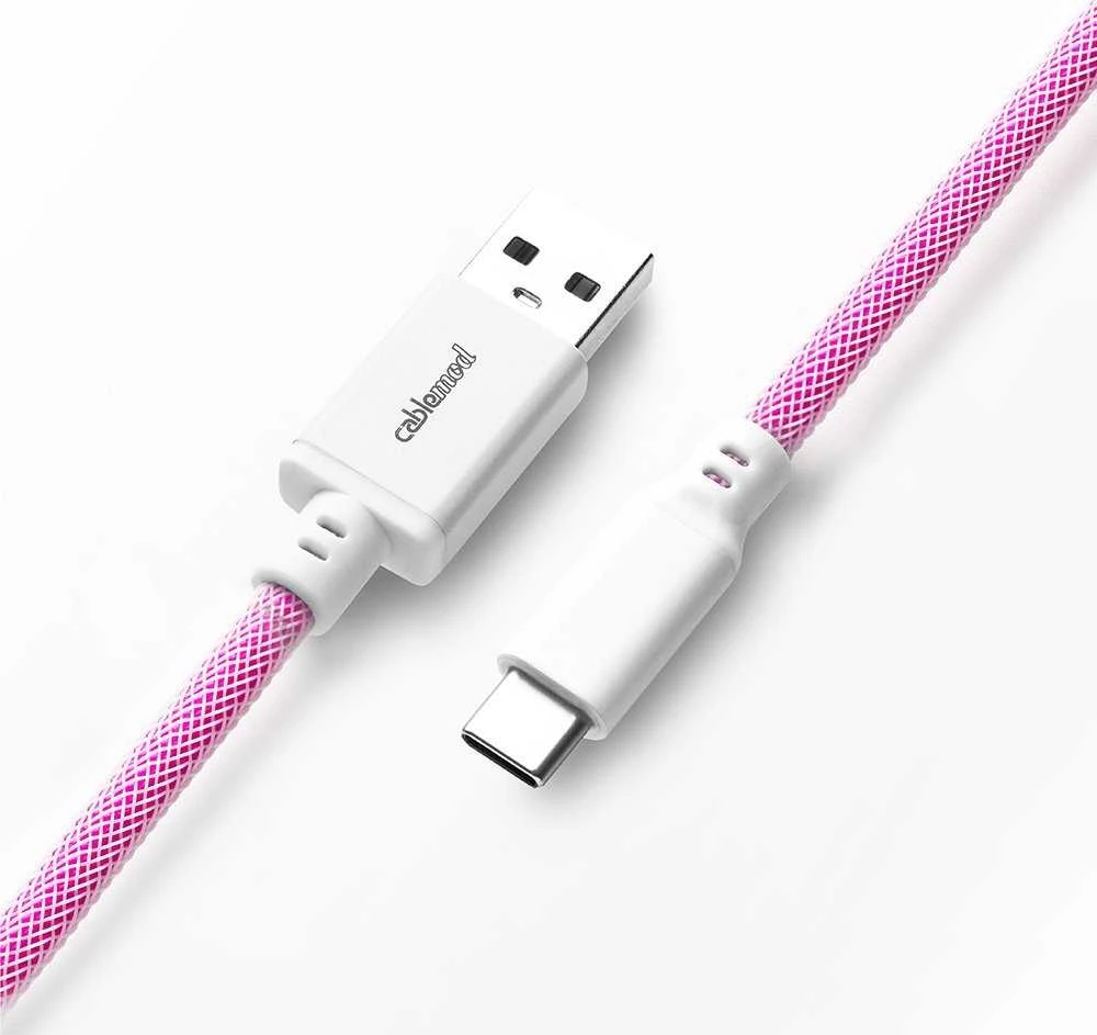 Klaviatūra CableMod PRO Coiled Cable susuktas klaviatūros laidas USB-C į USB Type A, Strawberry Kreminis – 150cm
