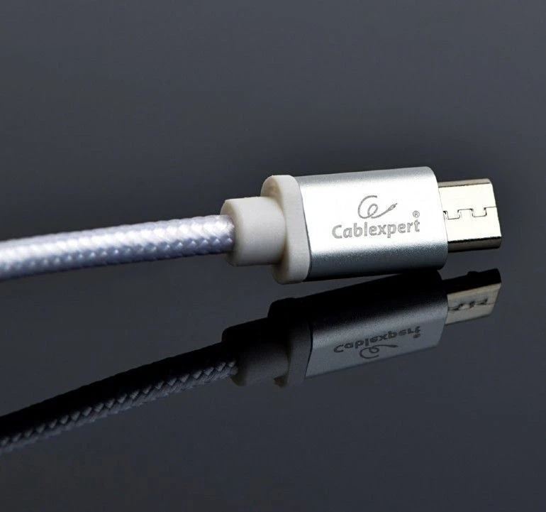 Gembird „Cablexpert“ medvilninis pintas „Micro-USB“ laidas su metalinėmis jungtimis, 1,8 m, sidabrino spalvos, lizdinėje plokštelėje | „Cablexpert“