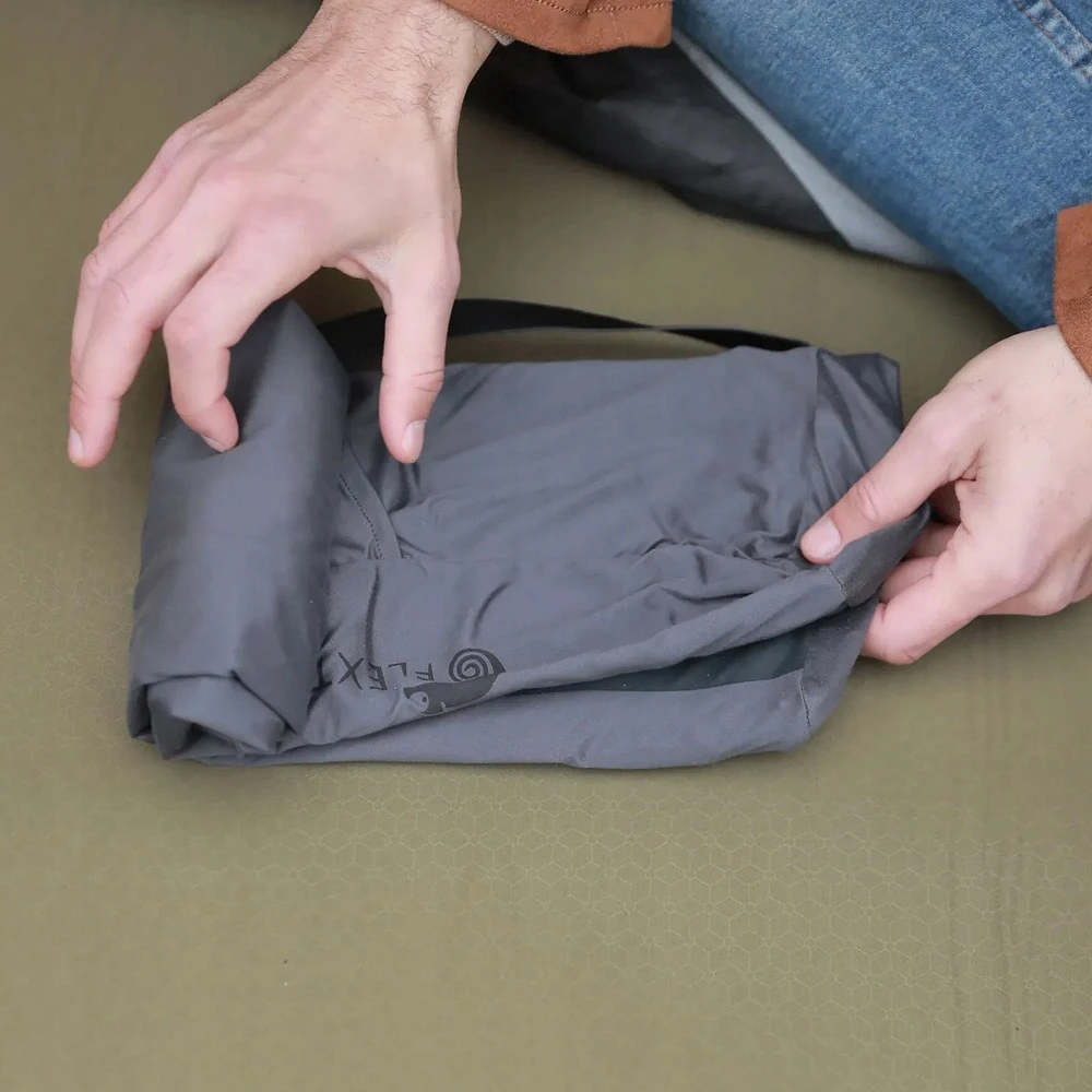 Flextail pripučiama pagalvė „Zero Pillow“ (ruda)