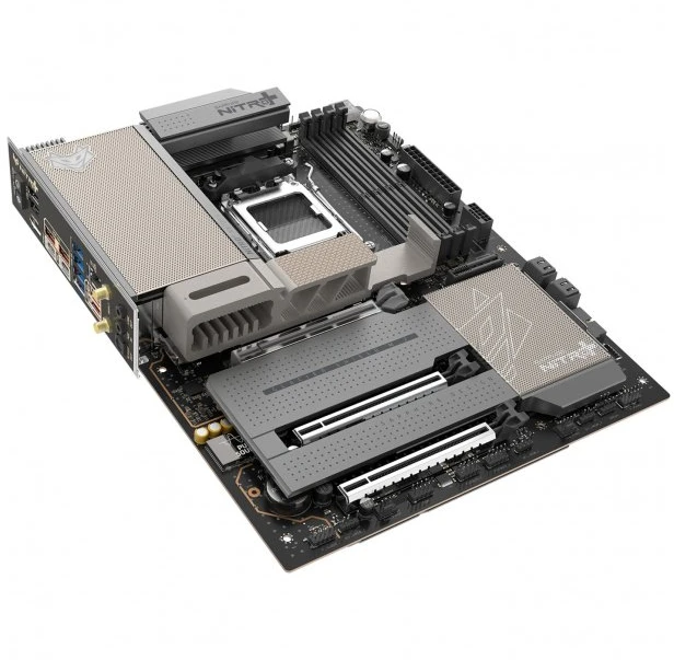 SAPPHIRE NITRO+ X870EA WIFI7 pagrindinė plokštė