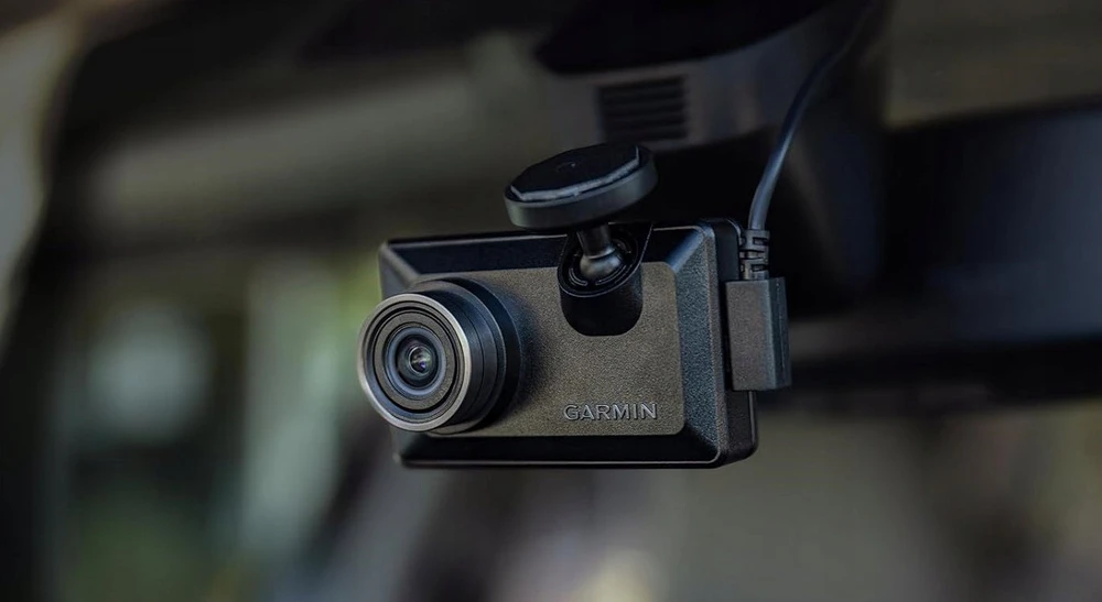 Garmin Dash Cam™ X310  4K vaizdo registratorius su jutikliniu ekranu, 140 laipsnių apžvalgos lauku ir integruotu poliarizatoriumi „Clarity™“