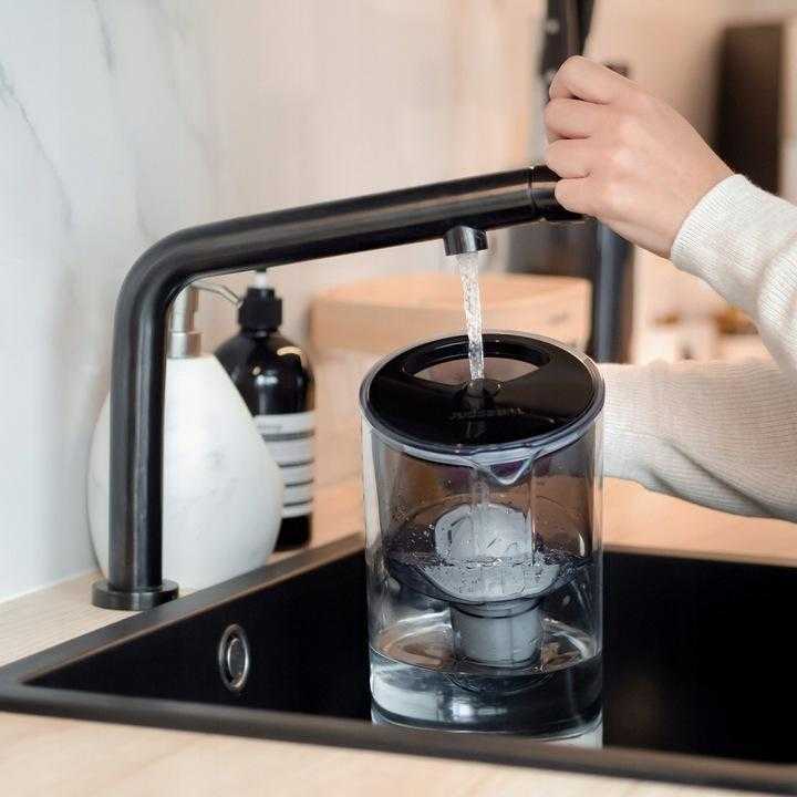 Vandens filtravimo ąsotis Wessper Aquamax Crystalline + 1 vandens filtras | juodas