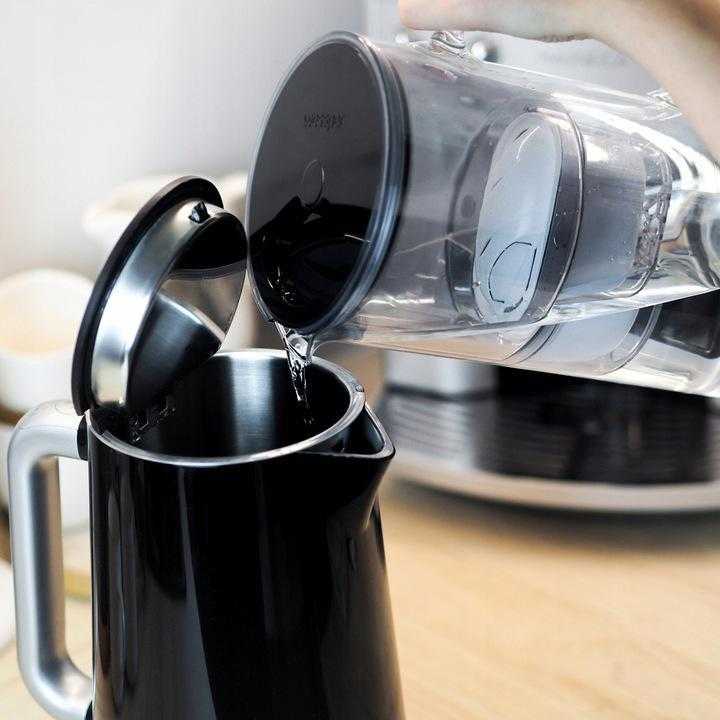 Vandens filtravimo ąsotis Wessper Aquamax Crystalline + 1 vandens filtras | juodas