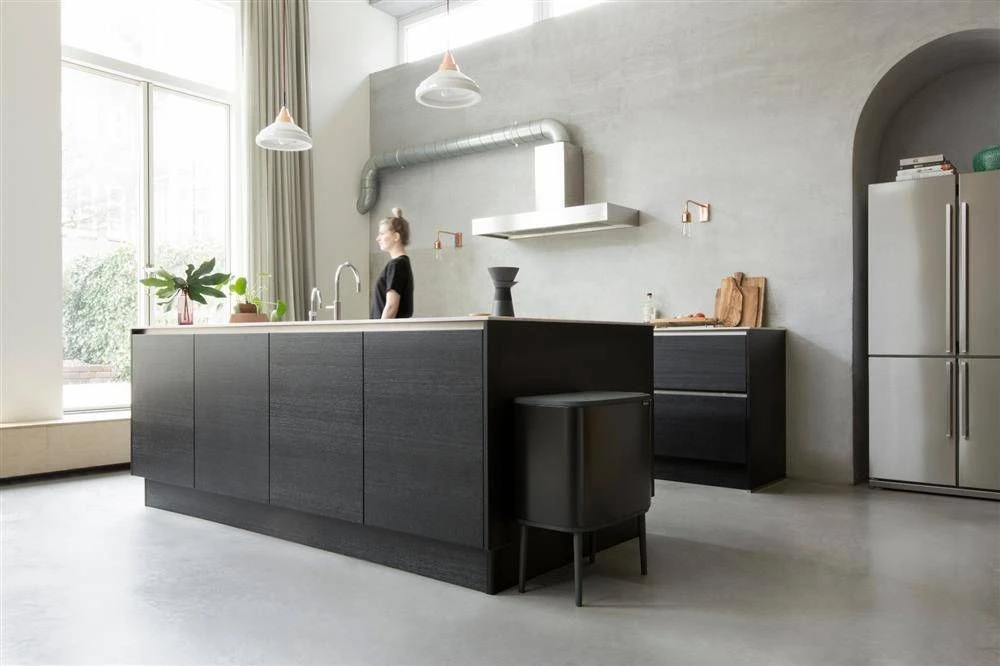 Šiukšlių dėžė Brabantia Bo Touch, 36 l, matinės juodos spalvos
