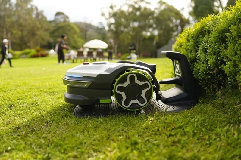 Vejos robotas Greenworks AiMowbot 10