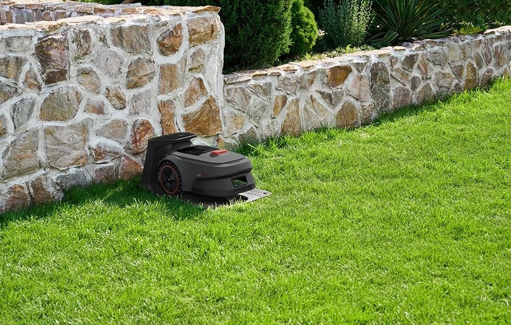 MOVA ViAX 300 Belaidis vejos pjovimo robotas skirtas iki 300 m² vejai