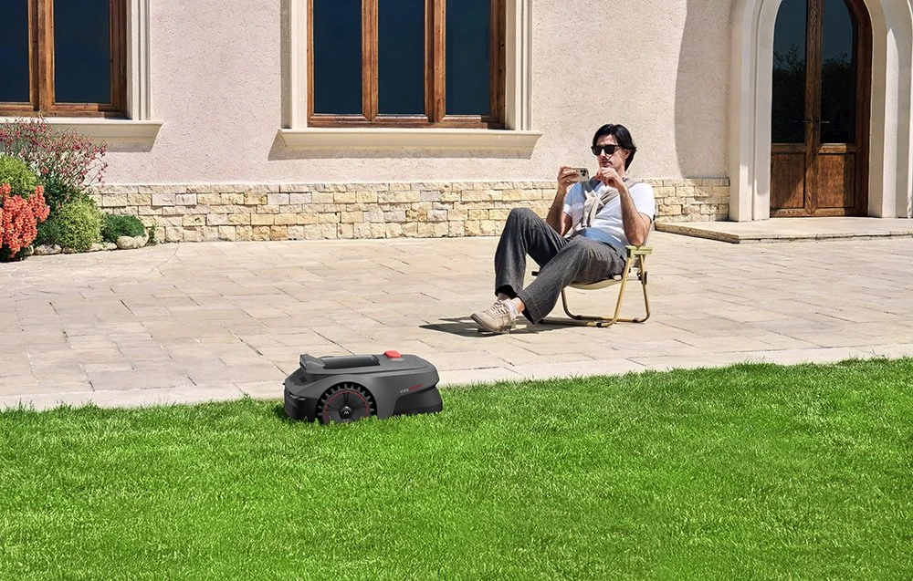 MOVA ViAX 300 Belaidis vejos pjovimo robotas skirtas iki 300 m² vejai