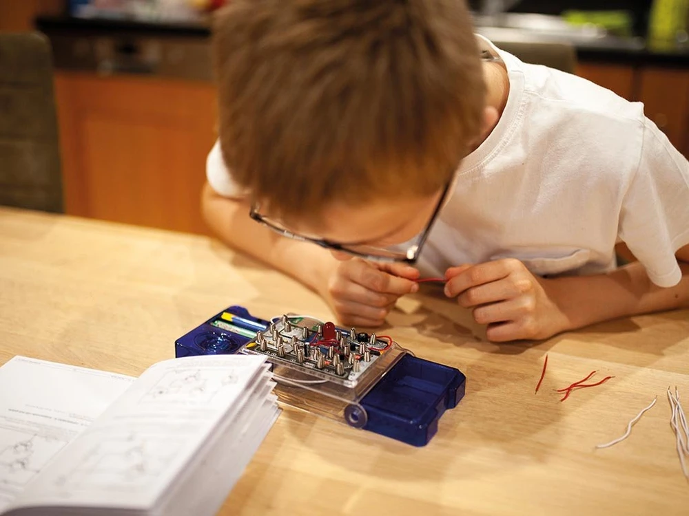 Edukacinis elektronikos rinkinys su 8 eksperimentai (EN kalba) LED & music Velleman