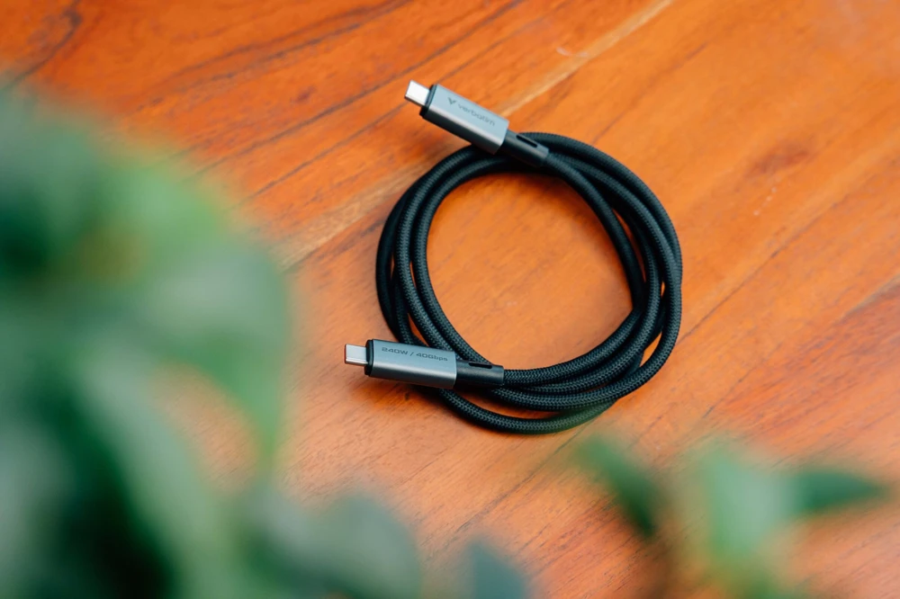 Kabelis Verbatim Sync & Charge USB-C į USB-C 240W 40Gb/s 120cm juodos spalvos 31847