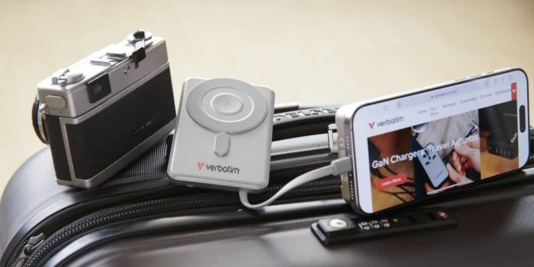 „Verbatim Charge ‘n’ Go 2C“ magnetinė belaidė išorinė baterija su stovu, 5000 mAh, 2 × USB-C, Sidabrinis