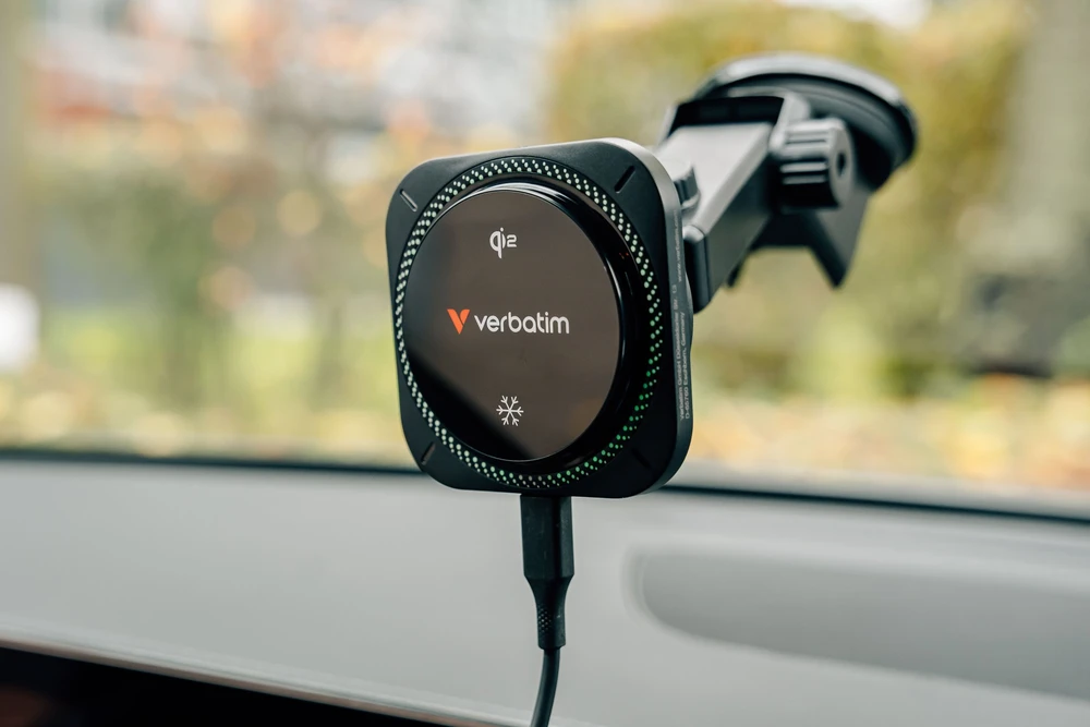 Verbatim Verbatim - uchwyt do telefonu automobiliui, su �adowark� indukcyjn�, technologi Qi, juoda