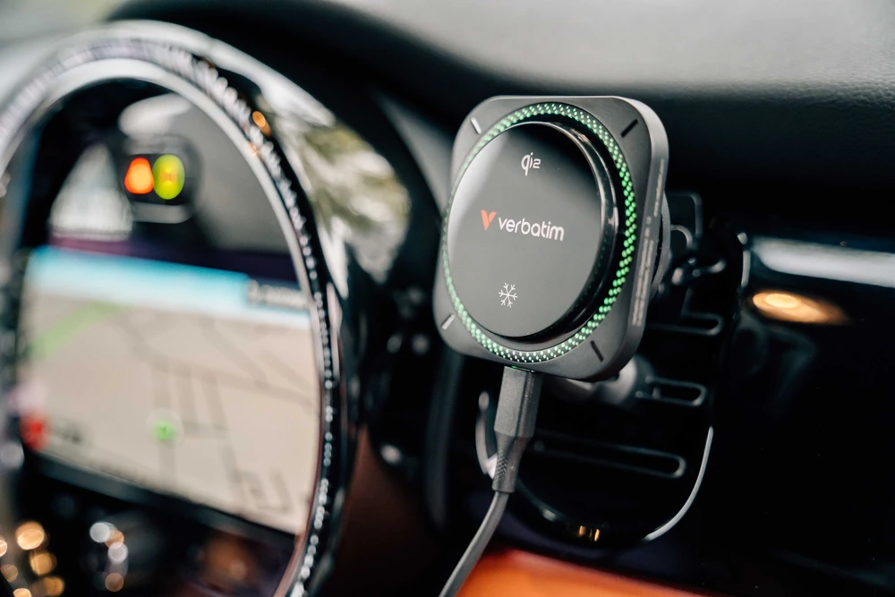 Verbatim Verbatim - uchwyt do telefonu automobiliui, su �adowark� indukcyjn�, technologi Qi, juoda