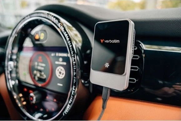 Verbatim įkroviklis automobilinis n Drive 15W RGB CND-03 juodos ir sidabro spalvos 31862