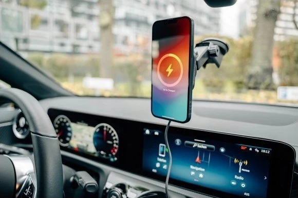 Verbatim įkroviklis automobilinis n Drive 15W RGB CND-03 juodos ir sidabro spalvos 31862