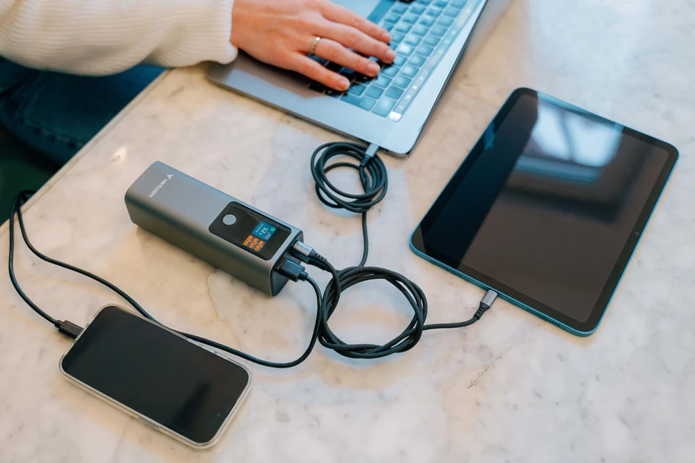 Powerbank Verbatim Charge �n� Go 27000 mAh Pilka (Charge �n� Go Power Bank)