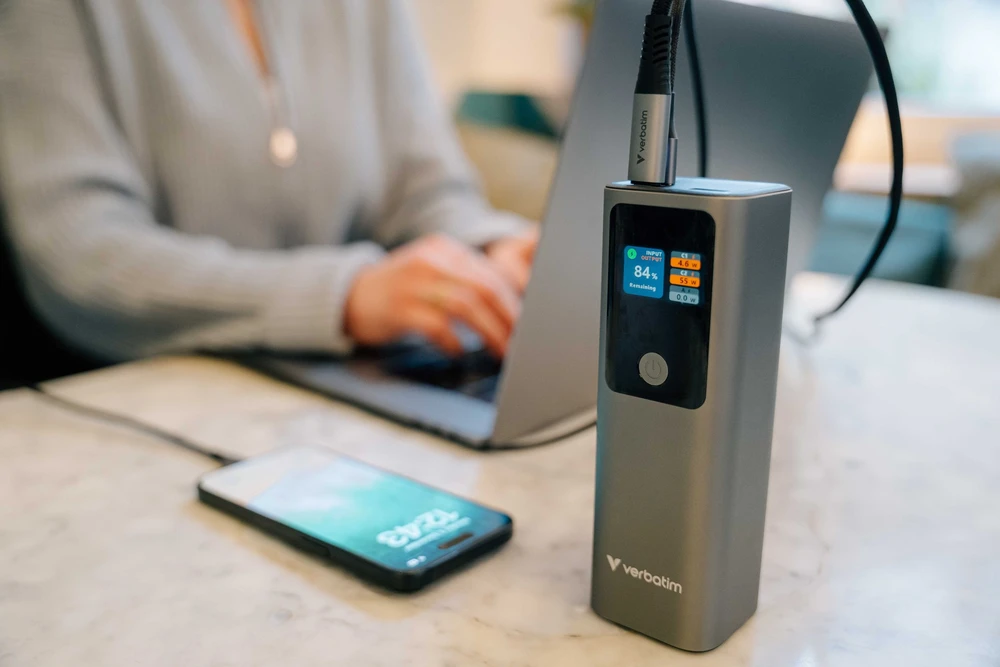 Powerbank Verbatim Charge �n� Go 27000 mAh Pilka (Charge �n� Go Power Bank)