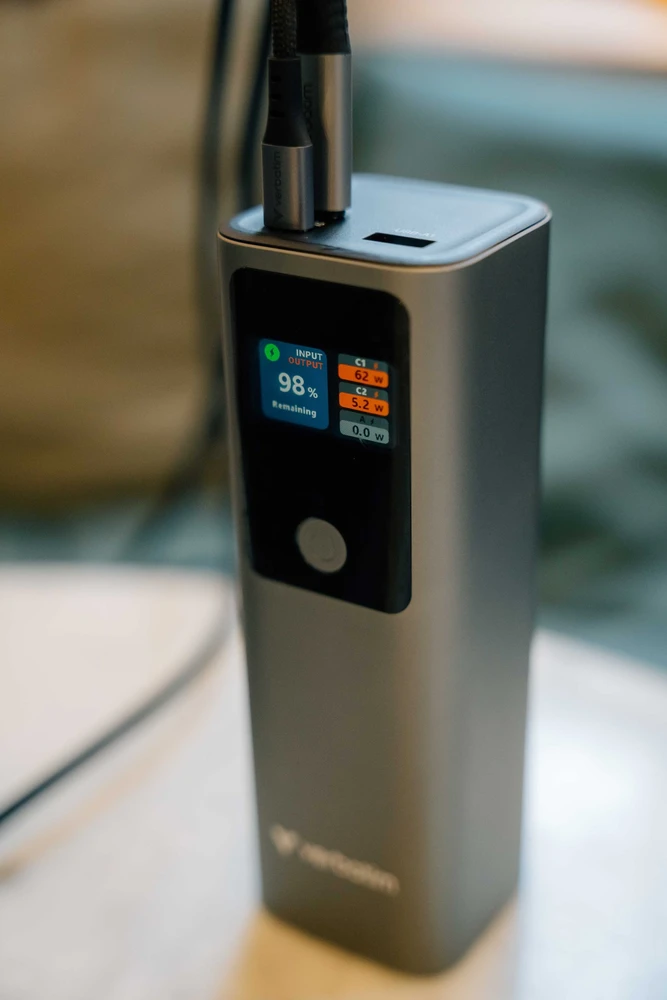 Powerbank Verbatim Charge �n� Go 27000 mAh Pilka (Charge �n� Go Power Bank)